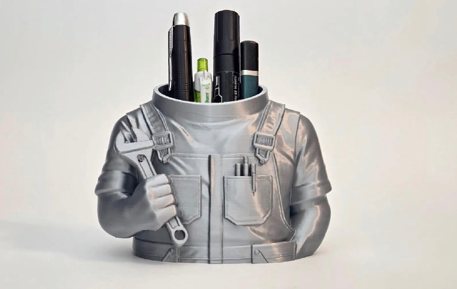 Szerelő figura tolltartó