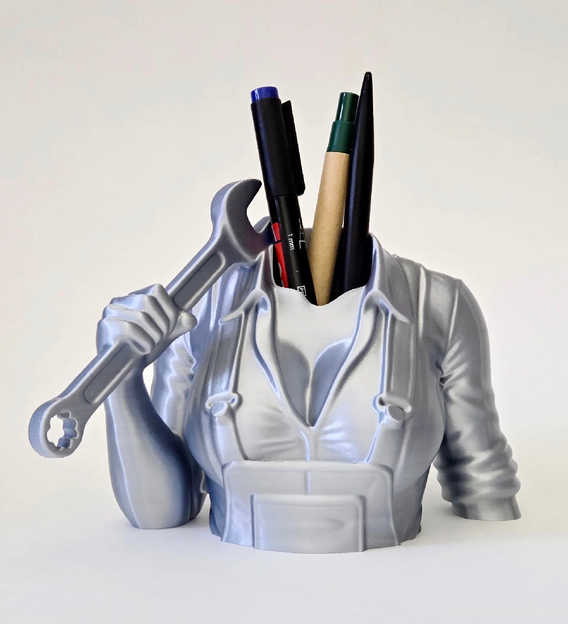 Szerelő figura tolltartó