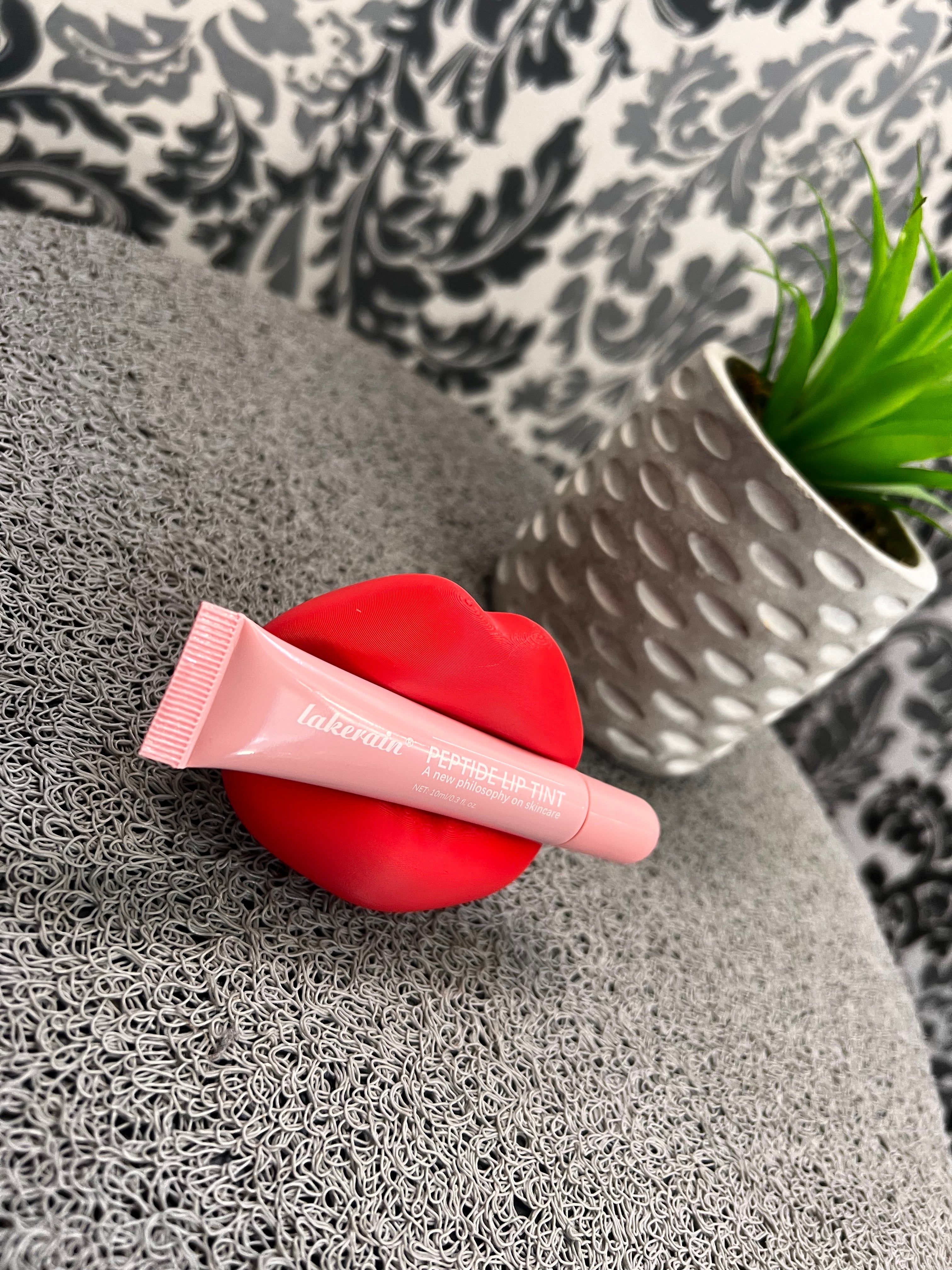 Száj formájú rúzs tartó