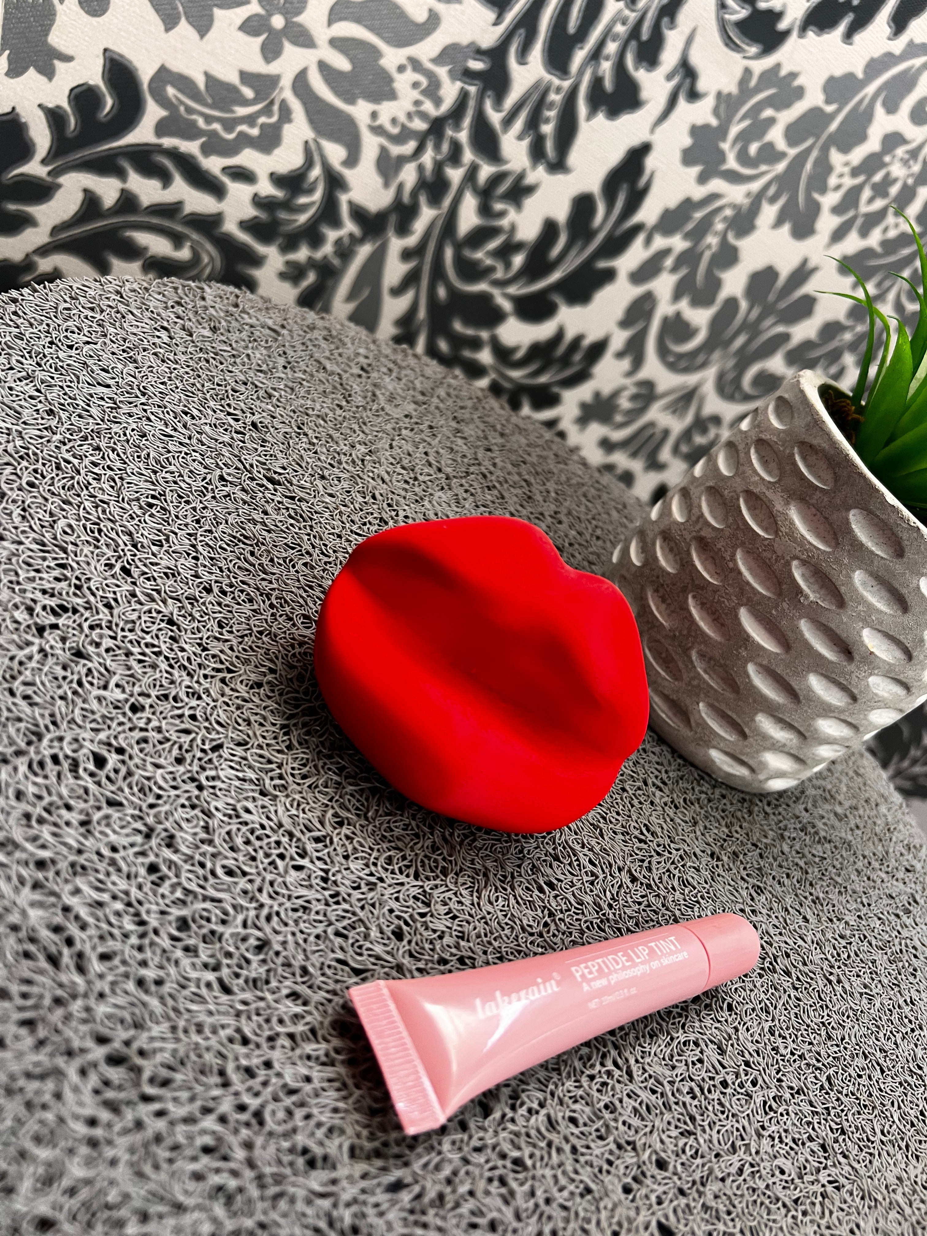 Száj formájú rúzs tartó