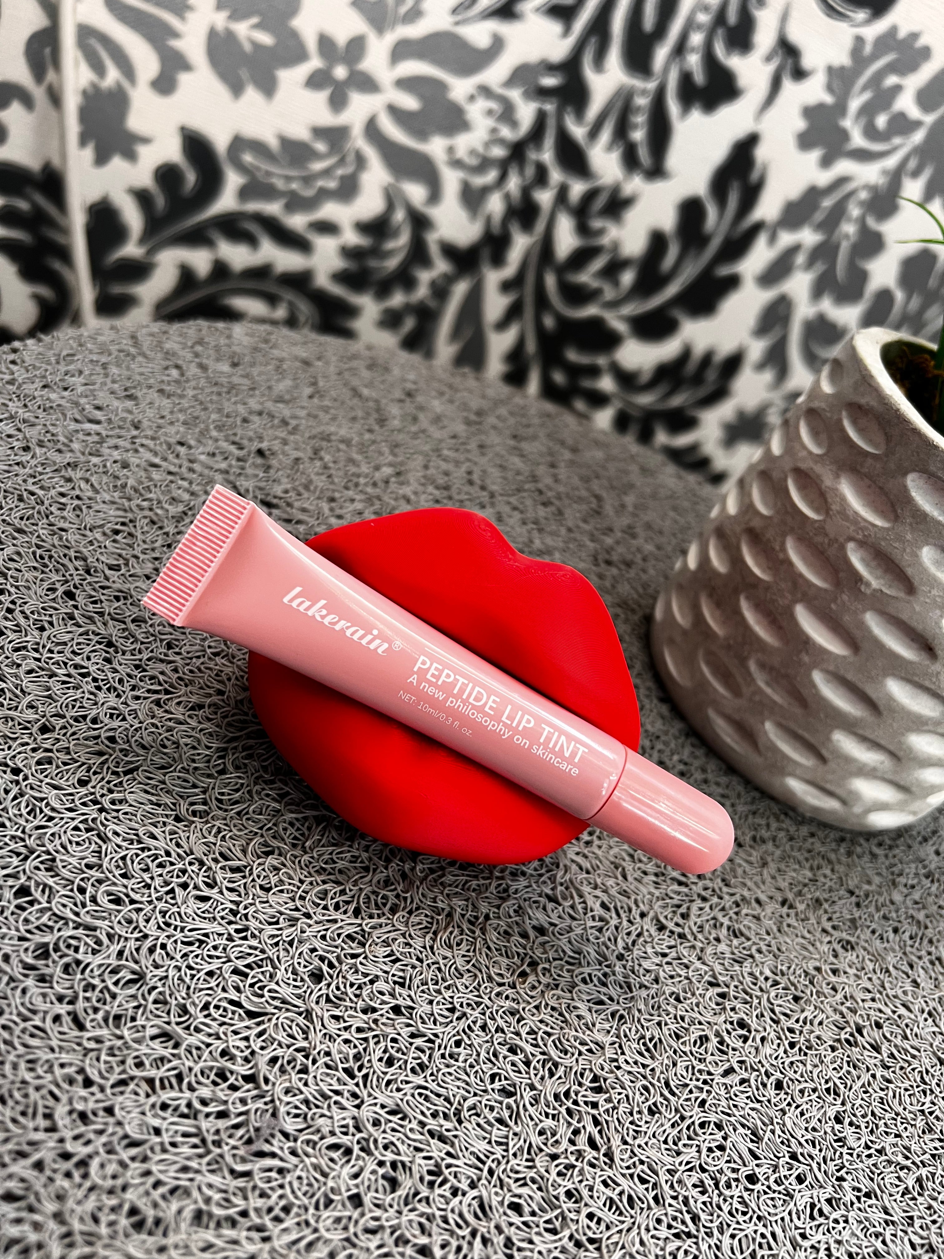 Száj formájú rúzs tartó