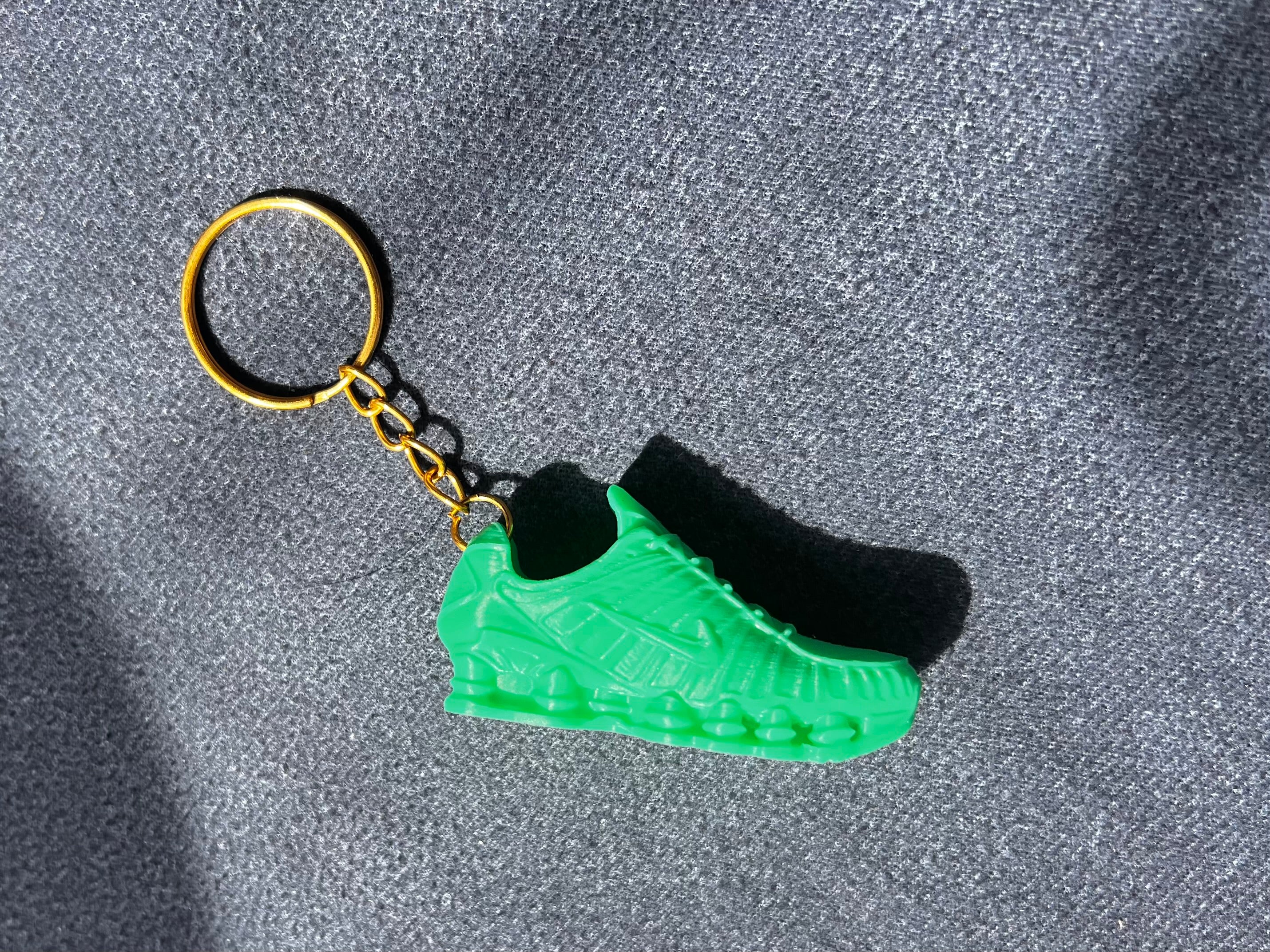 Sneaker Kulcstartó – 3D Nyomtatott Cipő Medlón (Zöld)
