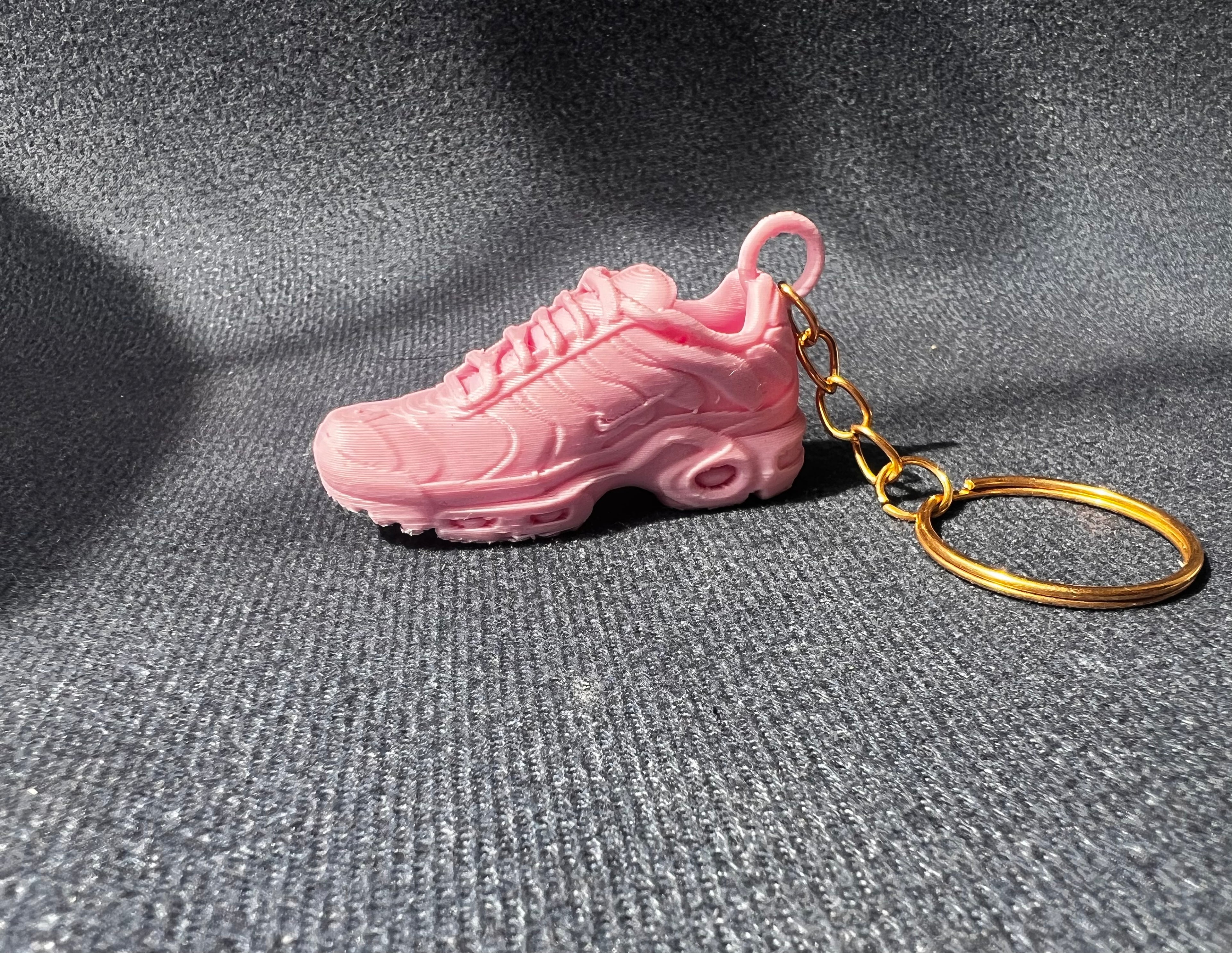 Sneaker Kulcstartó – 3D Nyomtatott Cipő Medlón (Pink)