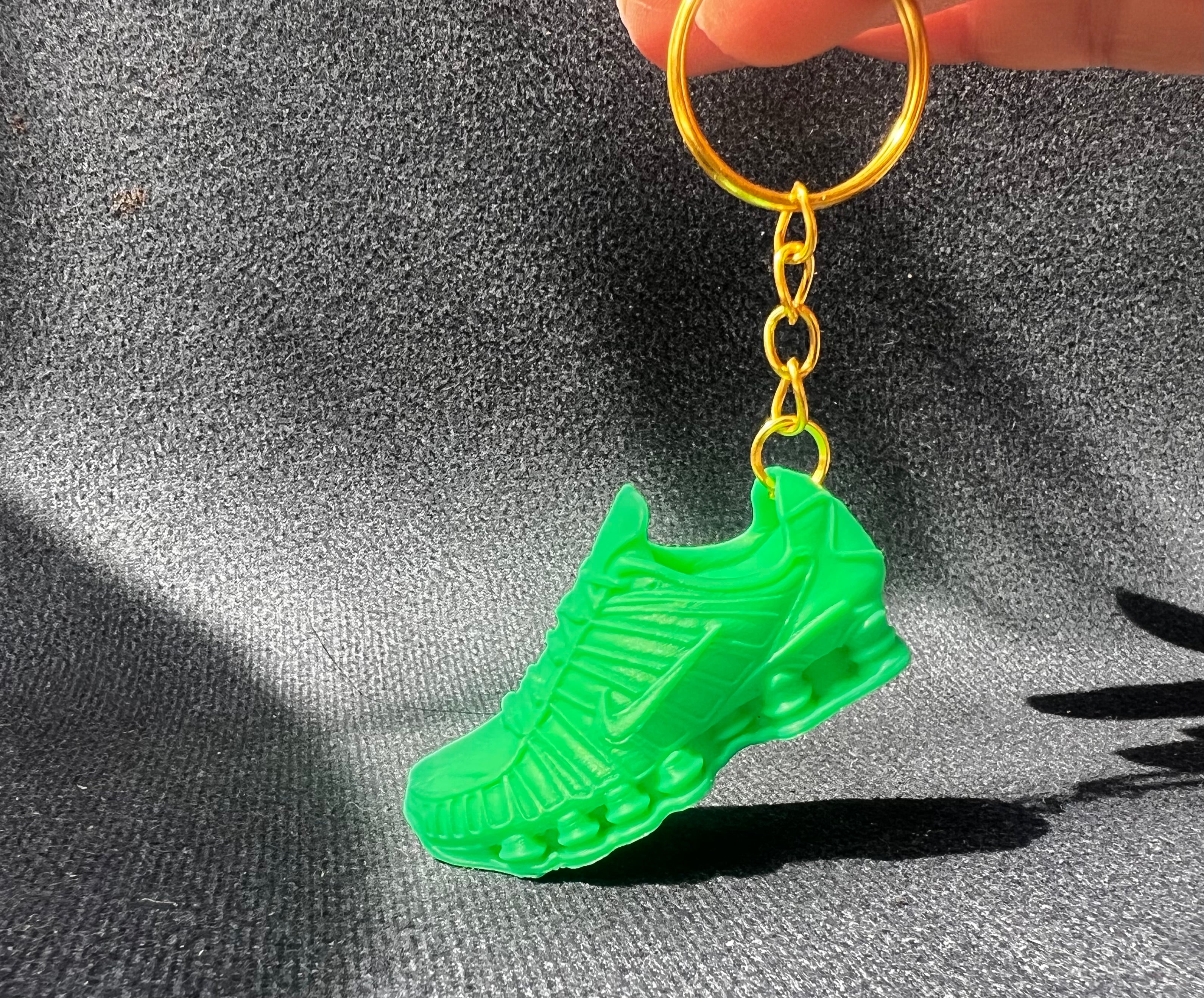 Sneaker Kulcstartó – 3D Nyomtatott Cipő Medlón (Zöld)