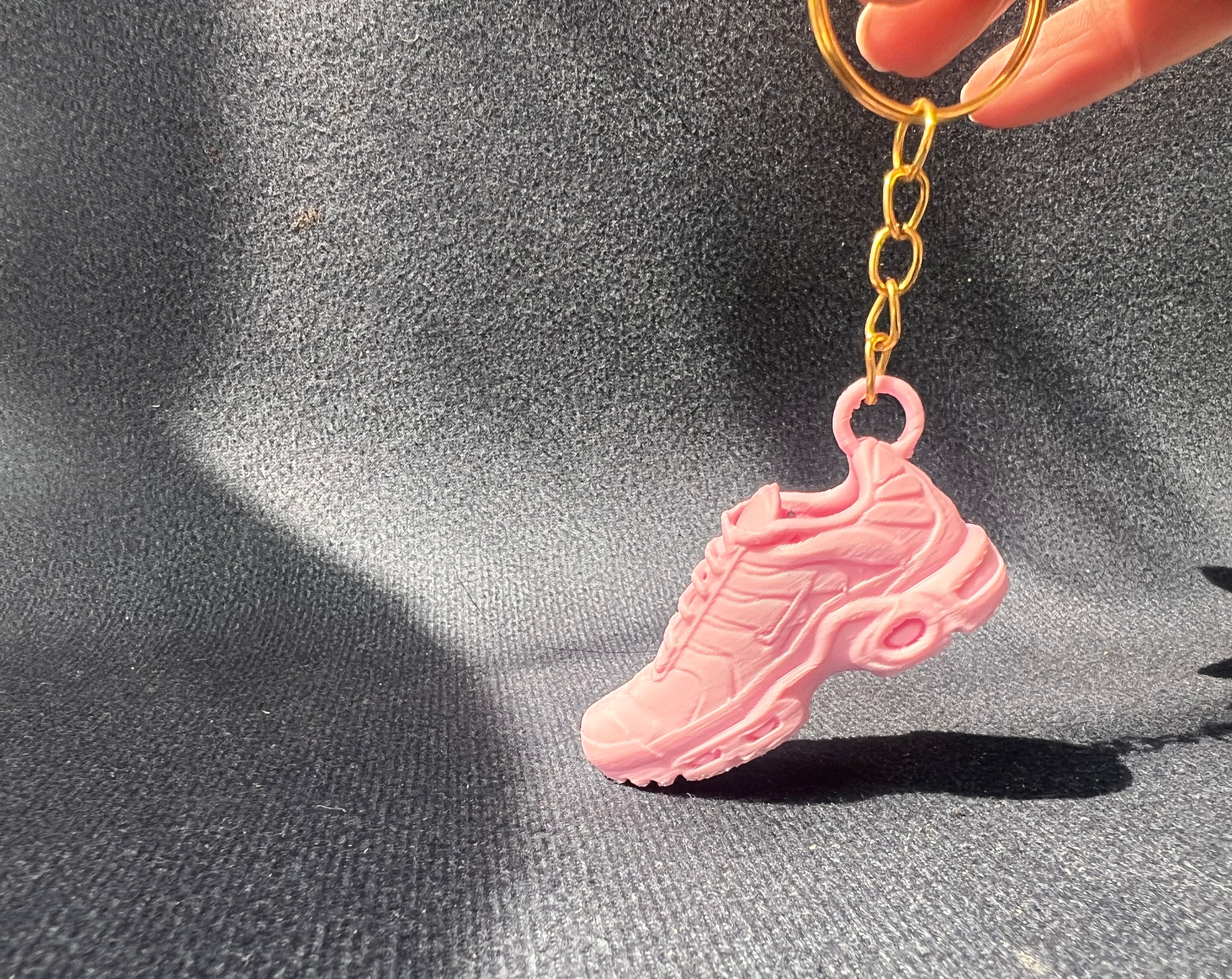 Sneaker Kulcstartó – 3D Nyomtatott Cipő Medlón (Pink)