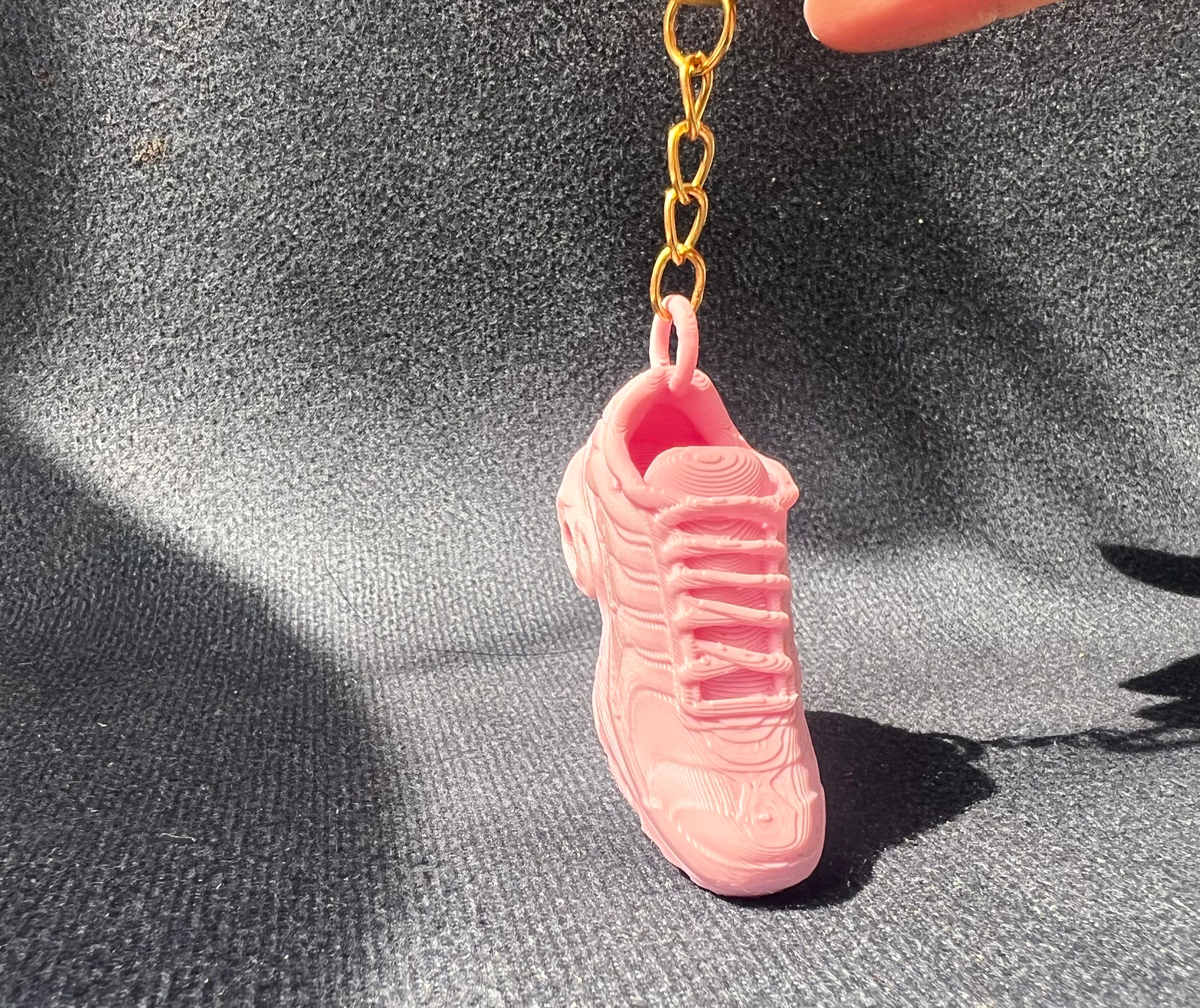 Sneaker Kulcstartó – 3D Nyomtatott Cipő Medlón (Pink)